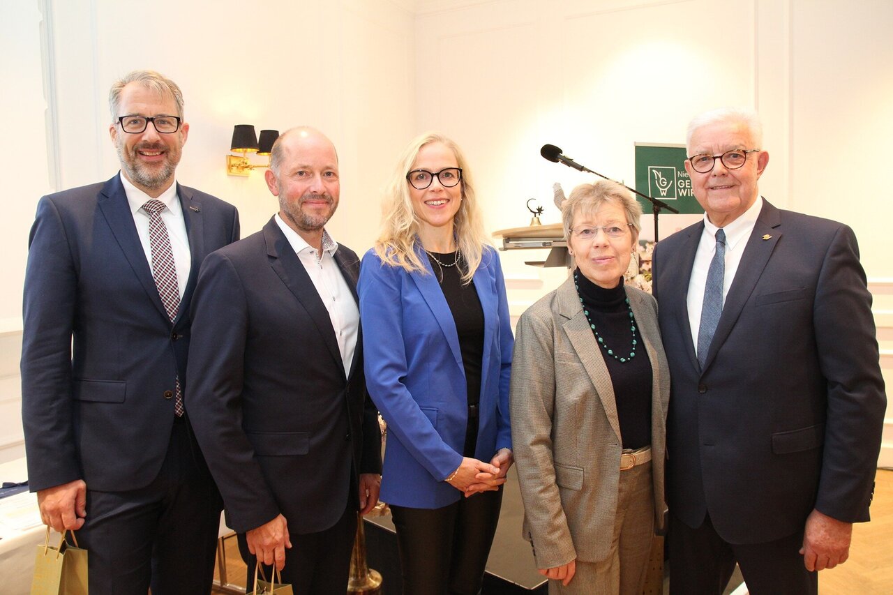 Verabschiedung des langjährigen Vorsitzenden Herrn Friedrich-Otto Ripke, Staatssekretär a.D., Wahl der neuen Vorsitzenden Frau Angela Wegener, Bestätigung des engeren Vorstands Image 4